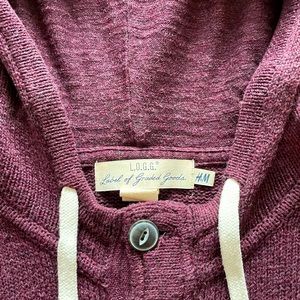 Men’s hooded H&M knitted sweatshirt.